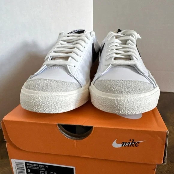 Nike Women’s Blazer Low 77 Size 9/9.5 White Black New Athletic Shoes - Picture 2 of 6